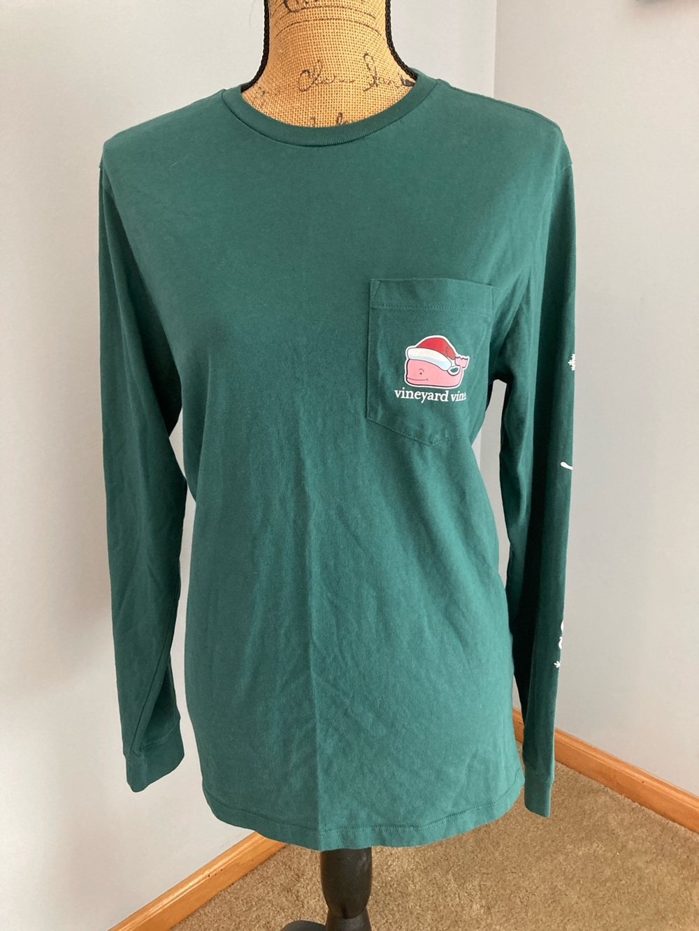 Vineyard Vines Santa Whale Long Sleeve Men Size Small Unisex